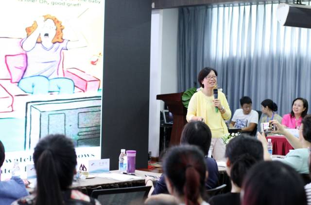 臺灣助產學會理事長高美玲教授發表《第二產程的助產護理》專題報告